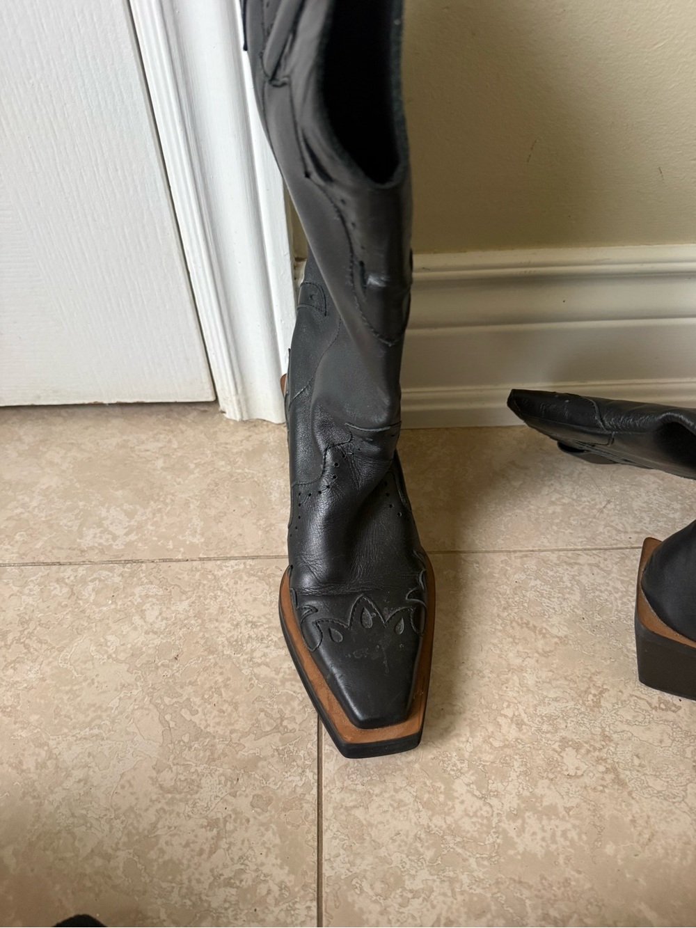 L’intervalle Black Leather Women's Western Boot with Brown Trim